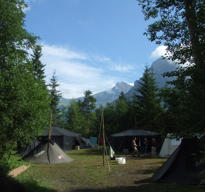 Zeltlager in den Alpen
